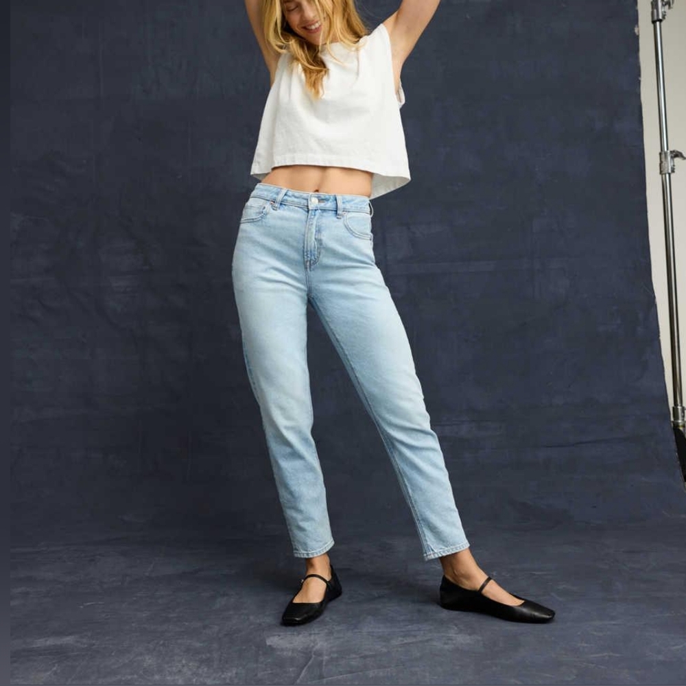 American Eagle Women's Strigid Mom Jeans